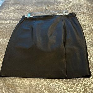 Genuine 💯 buttery soft leather 
Michael Michael Kors fully lined-skirt.
